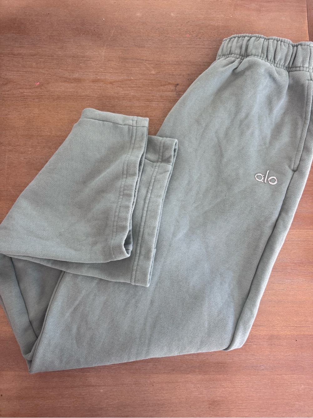 ALO Yoga Sage Green accolade Sweatpants